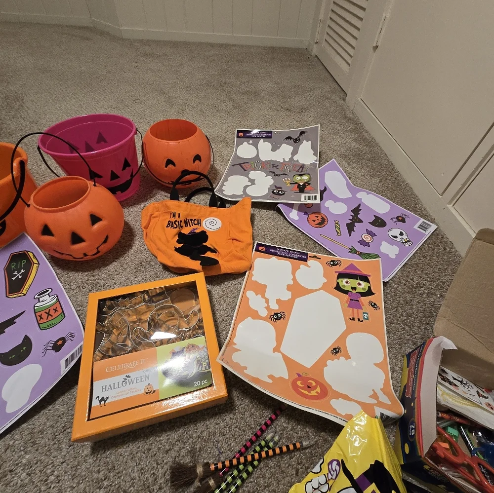 Halloween Supplies Set And Decor
